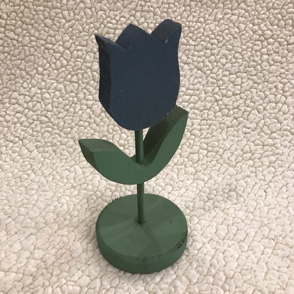 Wood Flower Blue & Green Floral Tabletop Decor
8” H x 3.5” W x 3.25
Can Repaint - Picture 4 of 13